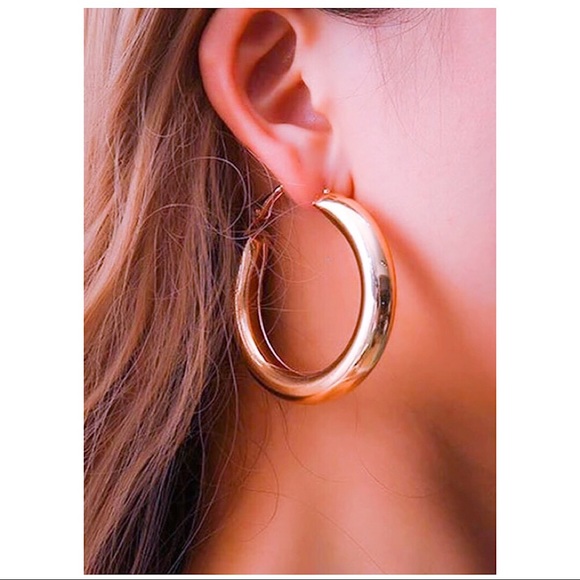 Hoop Earrings Round Tube Hollow Metal Gold Tone - Picture 4 of 5